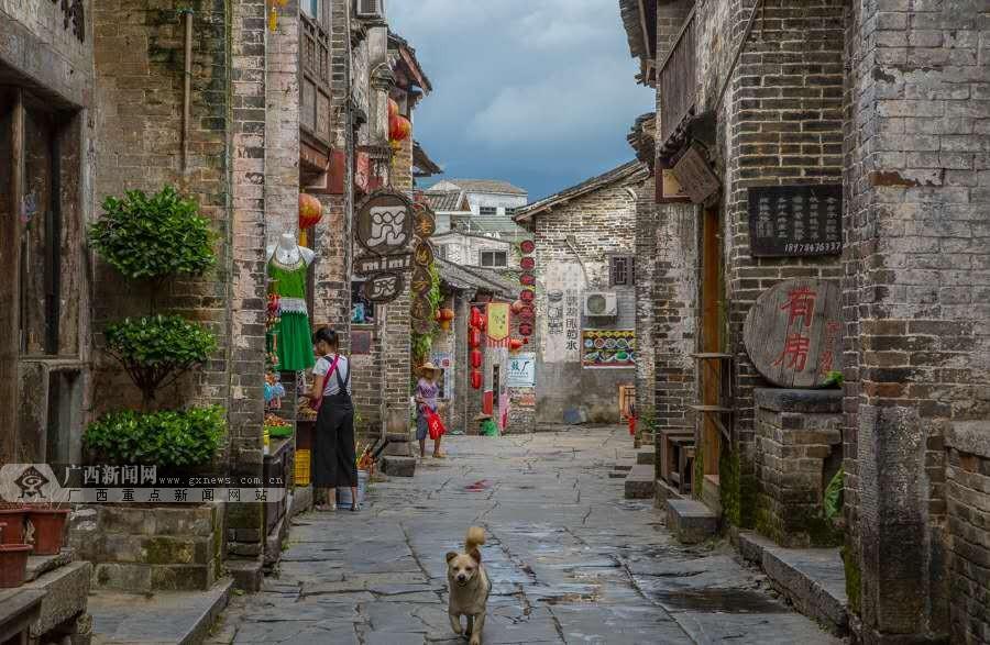 逃离空旷大街